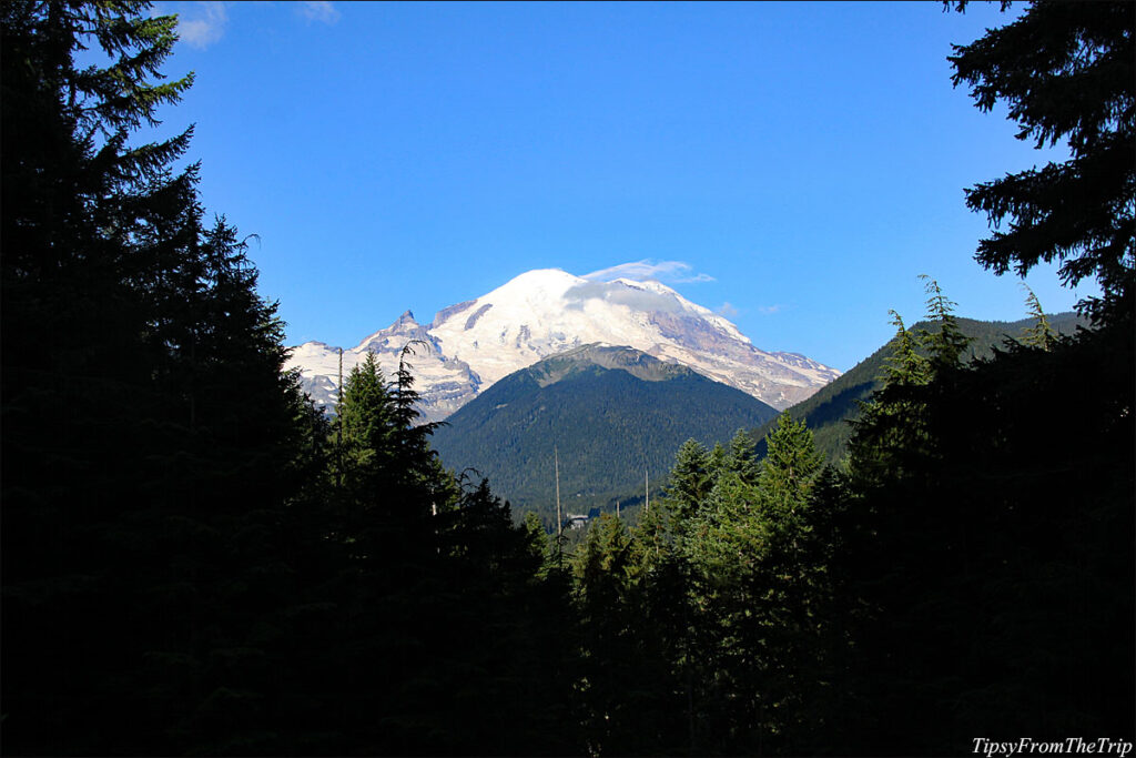 The largest volcano of the Cascade Range 